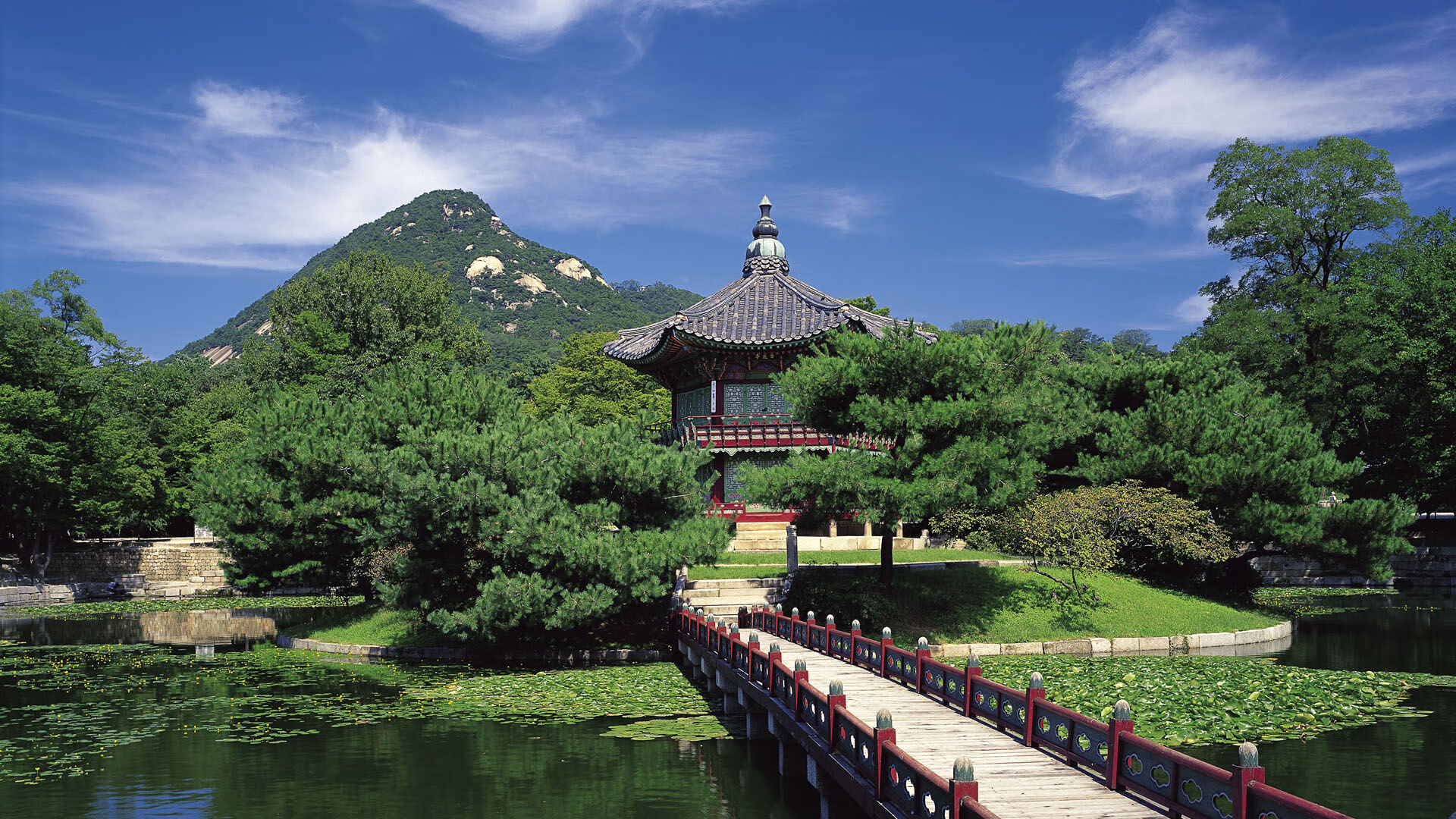 AYX官网-詹姆斯带伤坚持比赛展现职业精神，詹姆斯受伤了