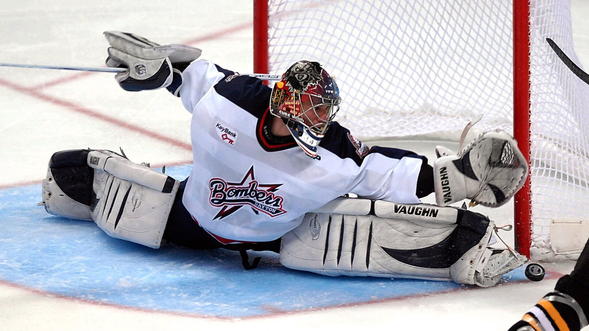 詹姆斯带伤坚持比赛展现职业精神,詹姆斯受伤了